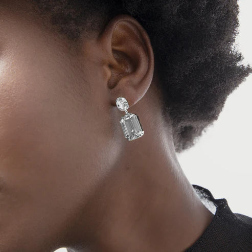 Par de Aros cortos rectángulo cristal blanco en Plata baño rodio de Helena