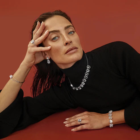 Par de Aros cortos rectángulo cristal blanco en Plata baño rodio de Helena