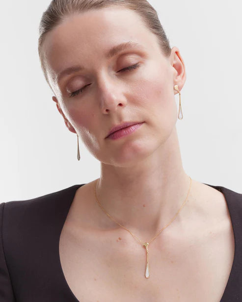 Par de Aros largos gota Mum's Break nácar Baño de oro 18k