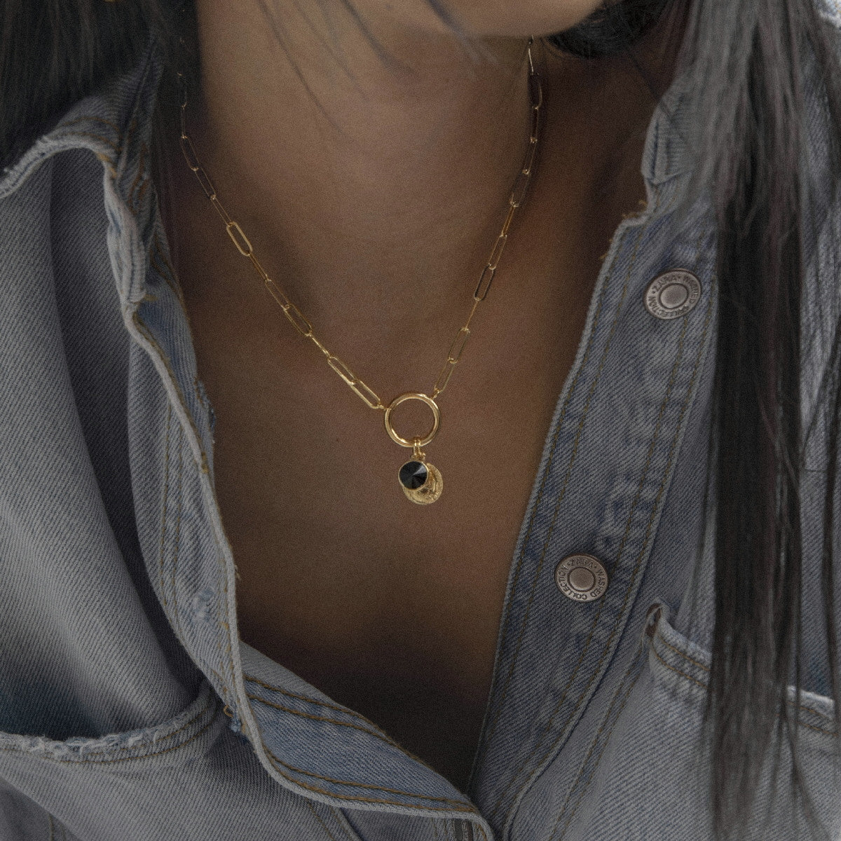 Collar corto moneda perla bañado en oro