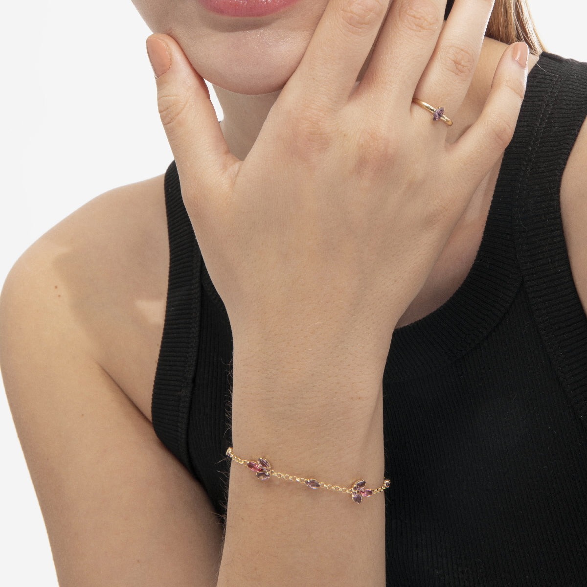 Pulsera ajustable flor color rosa bañada en oro