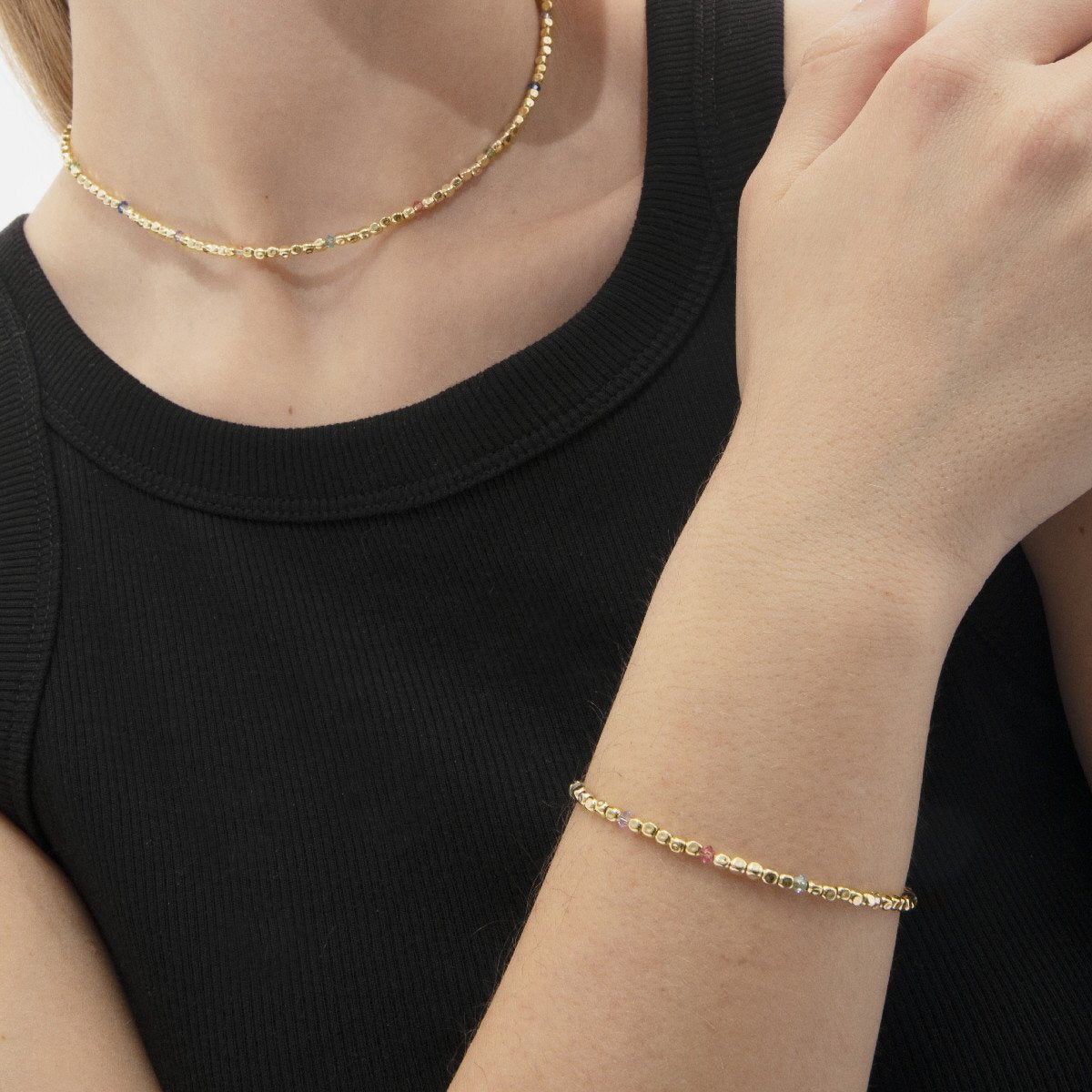 Pulsera ajustable color multicolor bañada en oro