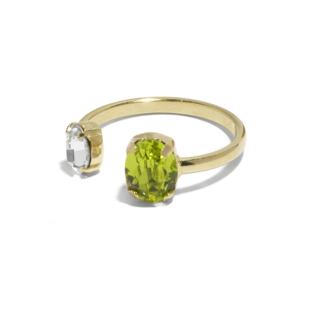 Anillo ajustable oval color verde bañado en oro