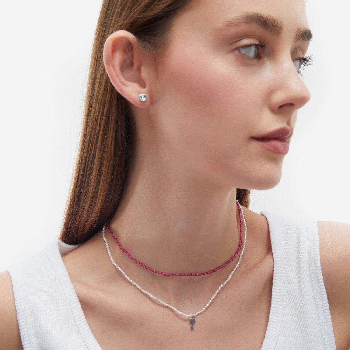 Collar corto mini cristales color rosa elaborado en plata