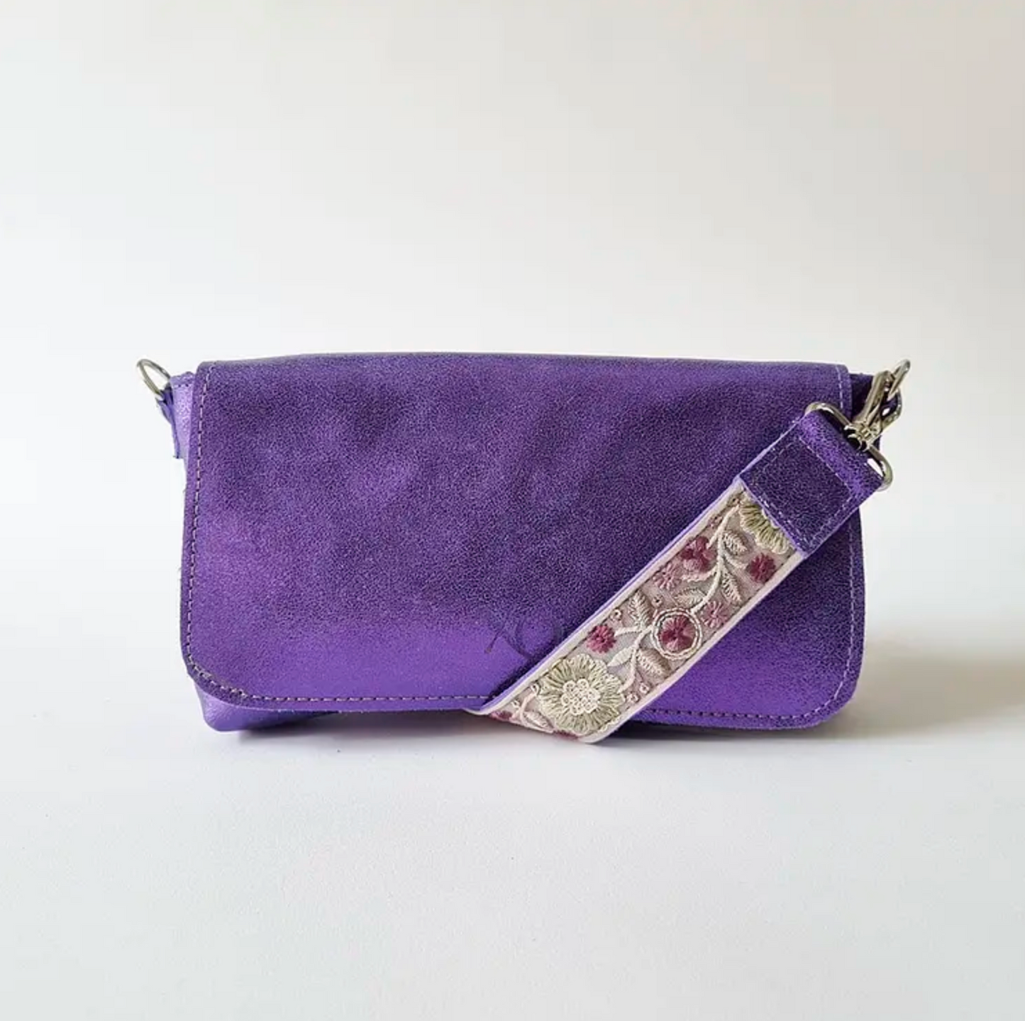 Tiny Valencia Bandolera Cuero Morado Metalizado