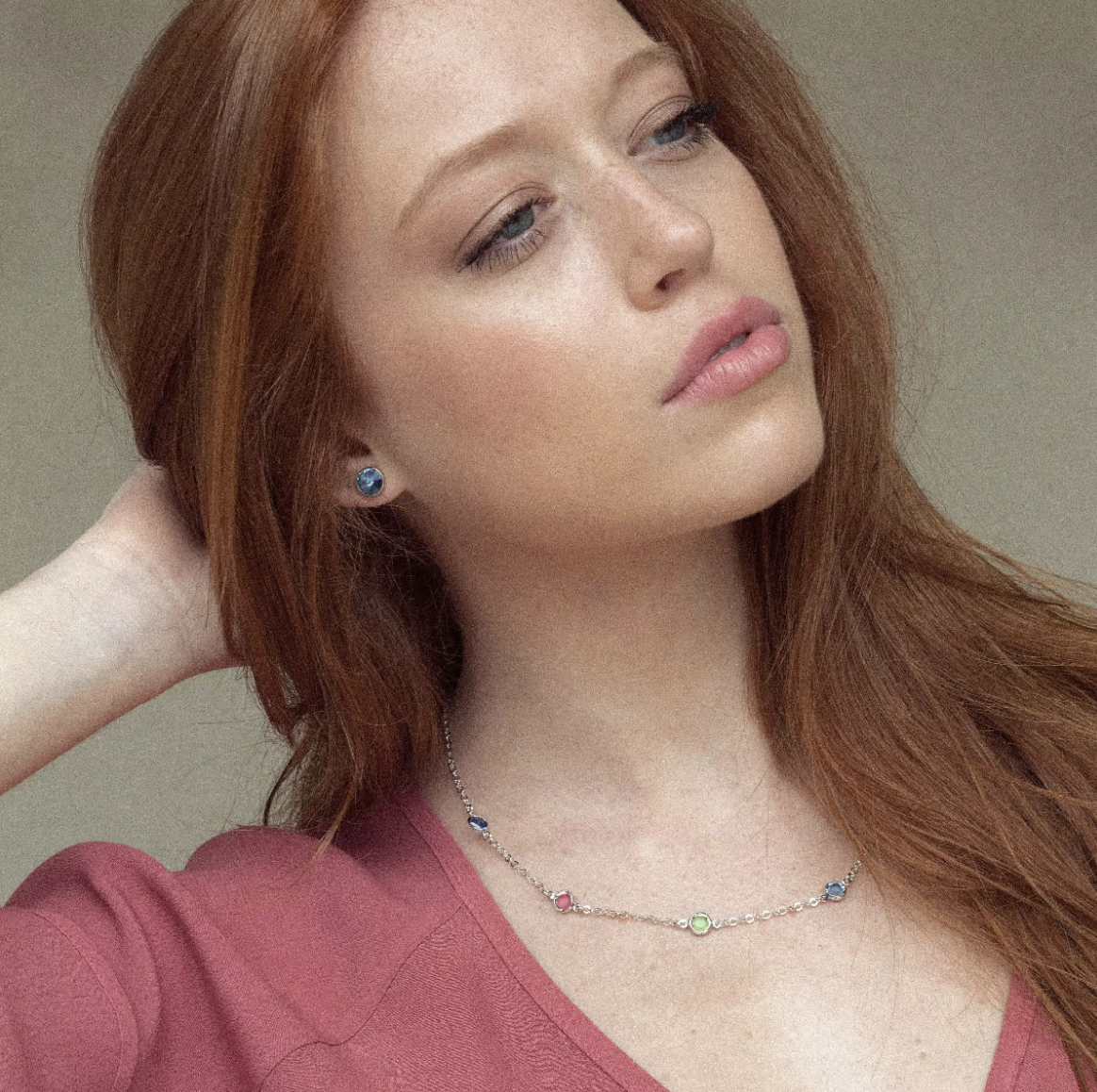 Collar corto círculo multicolor elaborado en plata