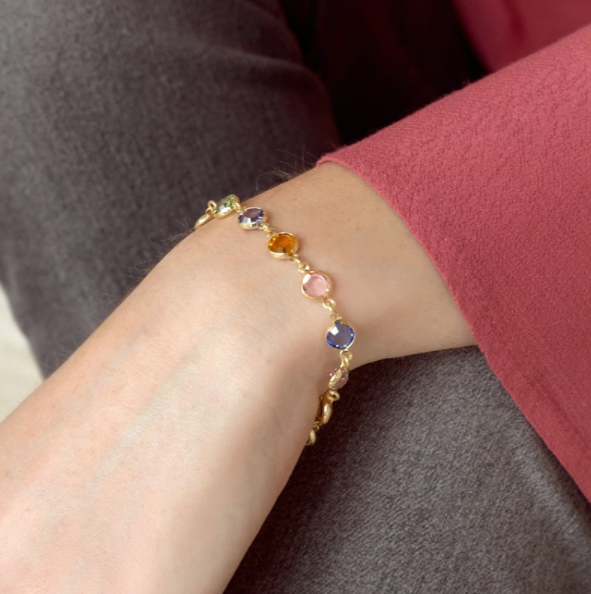 Pulsera ajustable círculo multicolor bañada en oro