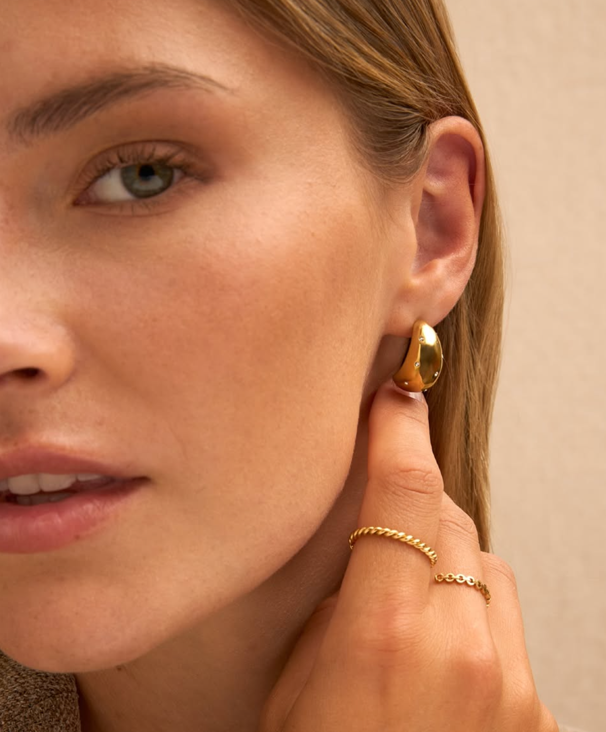 Aros Gota Tendencia Baño oro 18K con circones