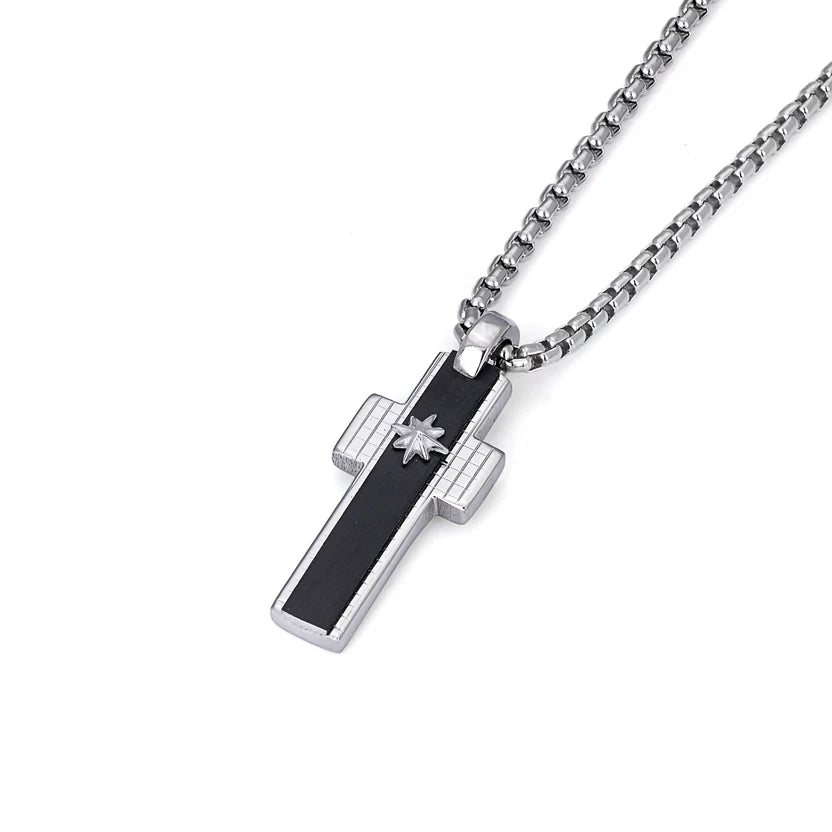 Collar con colgante de cruz en acero y placa PVD negra con Estrella Polar