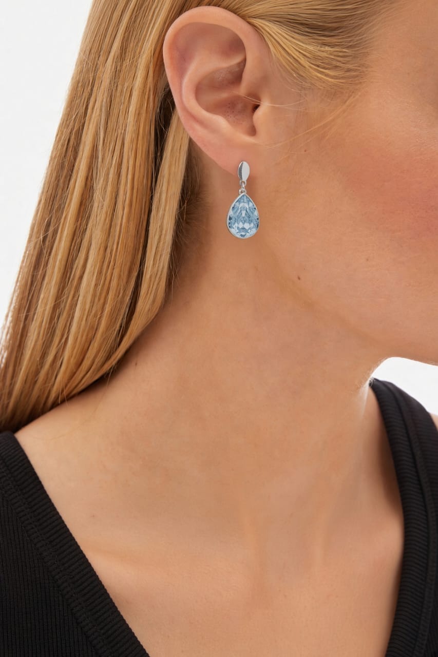 Par de Aros cortos Essential lágrima
cristal en Plata baño rodio
(Aquamarine)