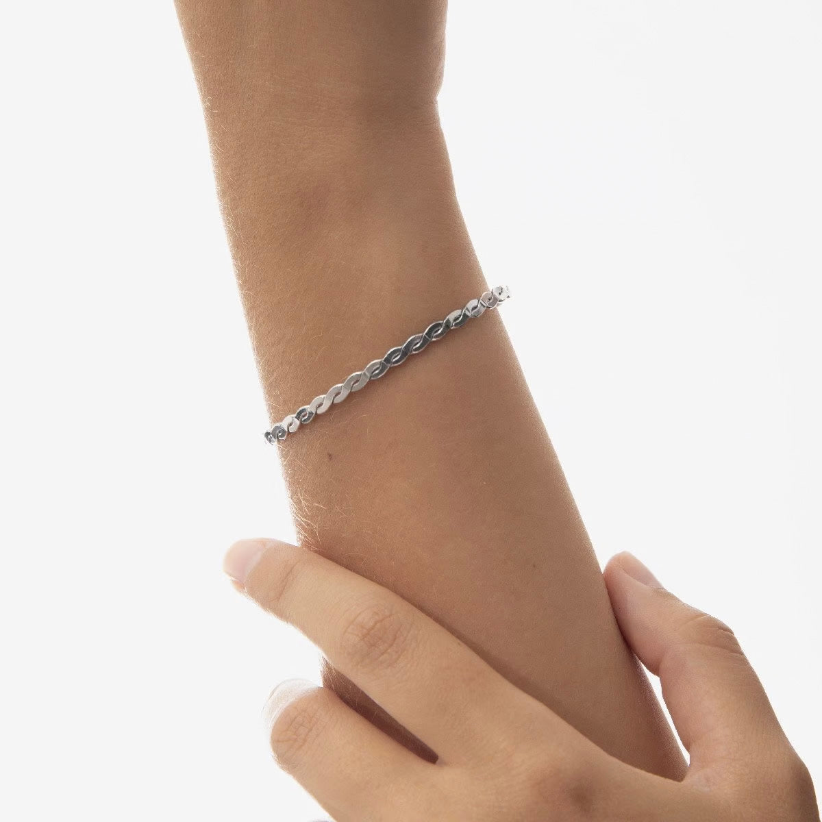 Pulsera rígida trenzado elaborada en plata