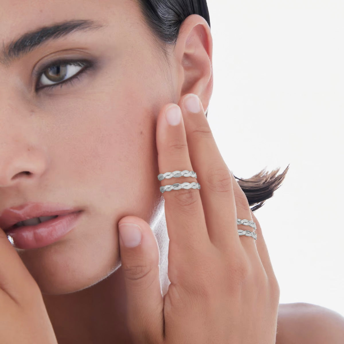 Anillo trenzado elaborado en plata