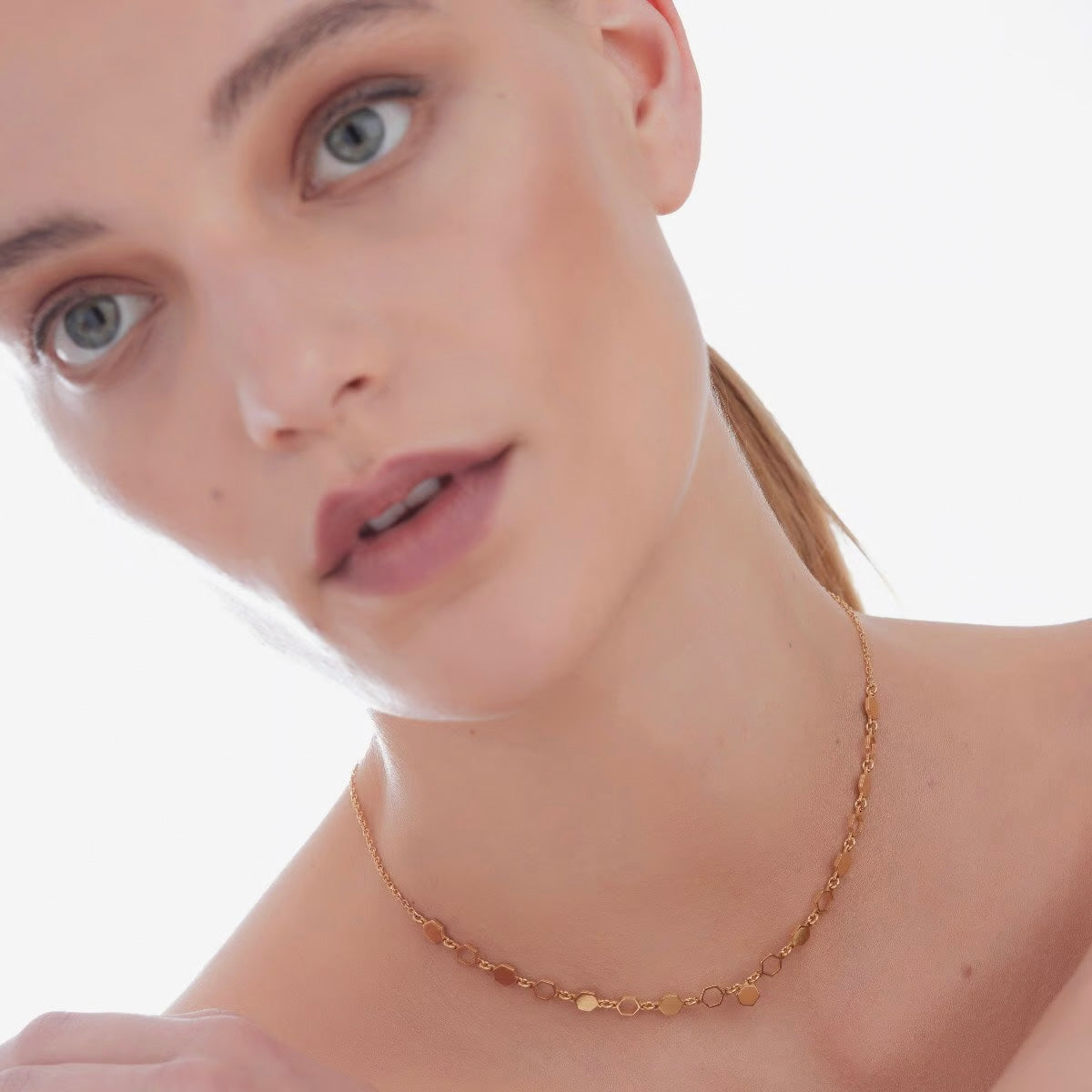 Collar corto hexágonos bañado en oro de Honey