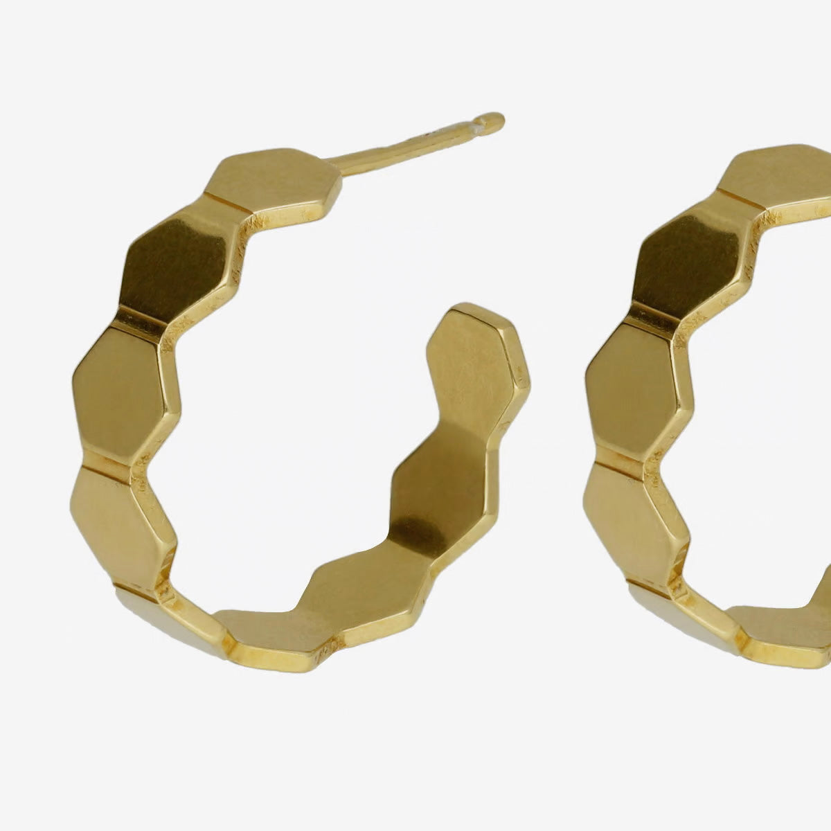 Par de aros hexágonos bañado en oro de Honey