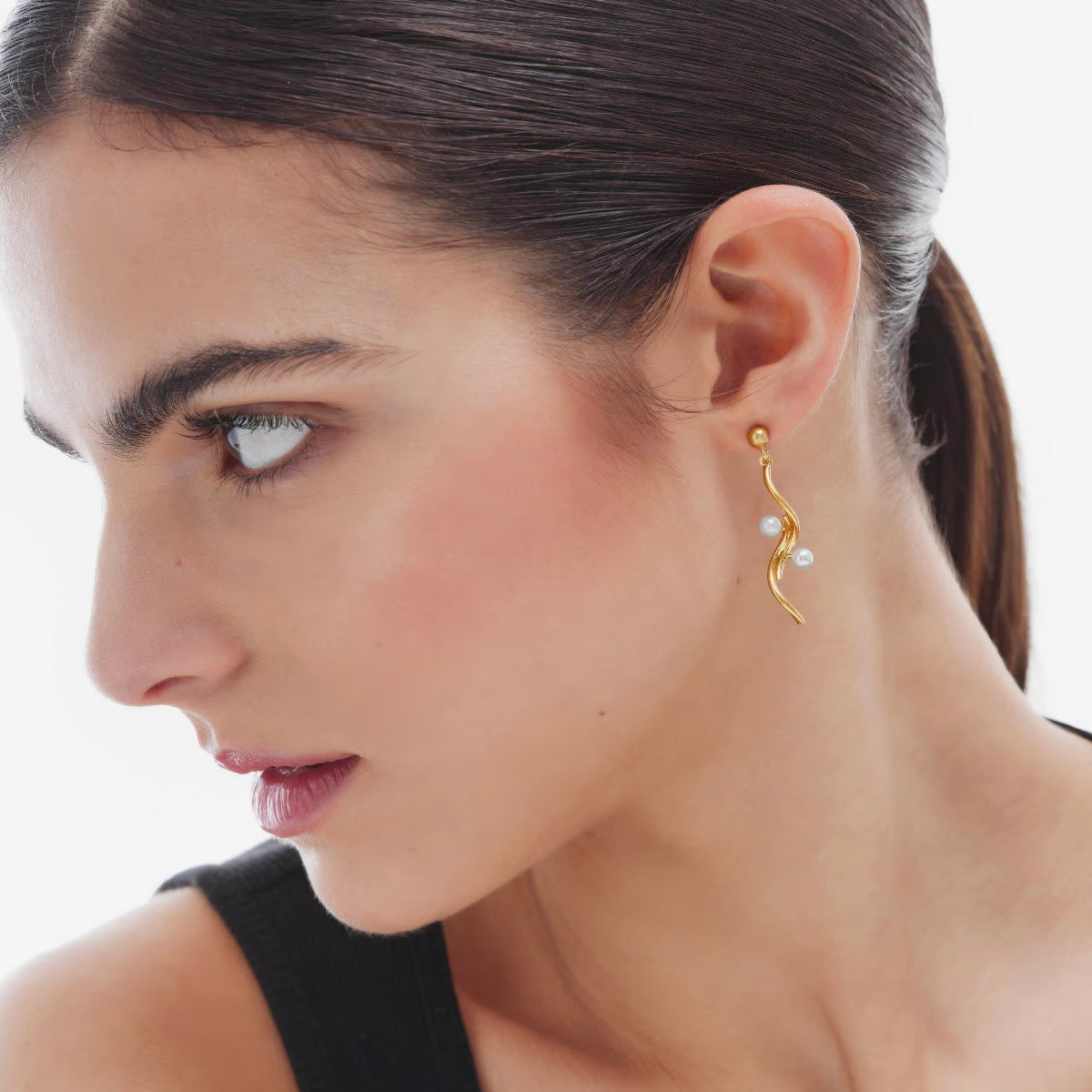 Par de aros curvo doble perla bañados en oro