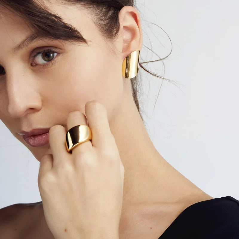 Par de Aros Elegante baño de oro 24kt