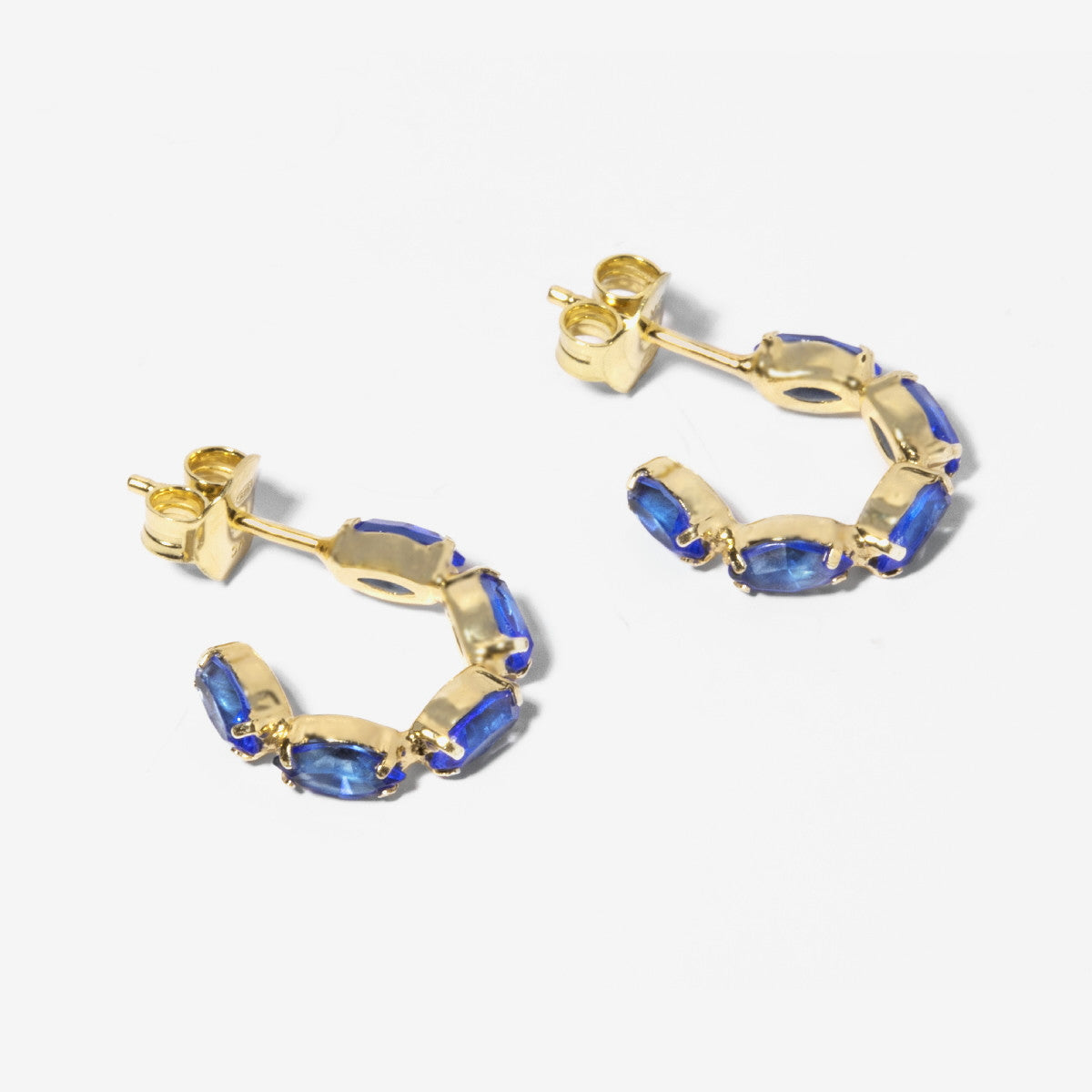 Par de aros marquesas Sapphire bañados en oro