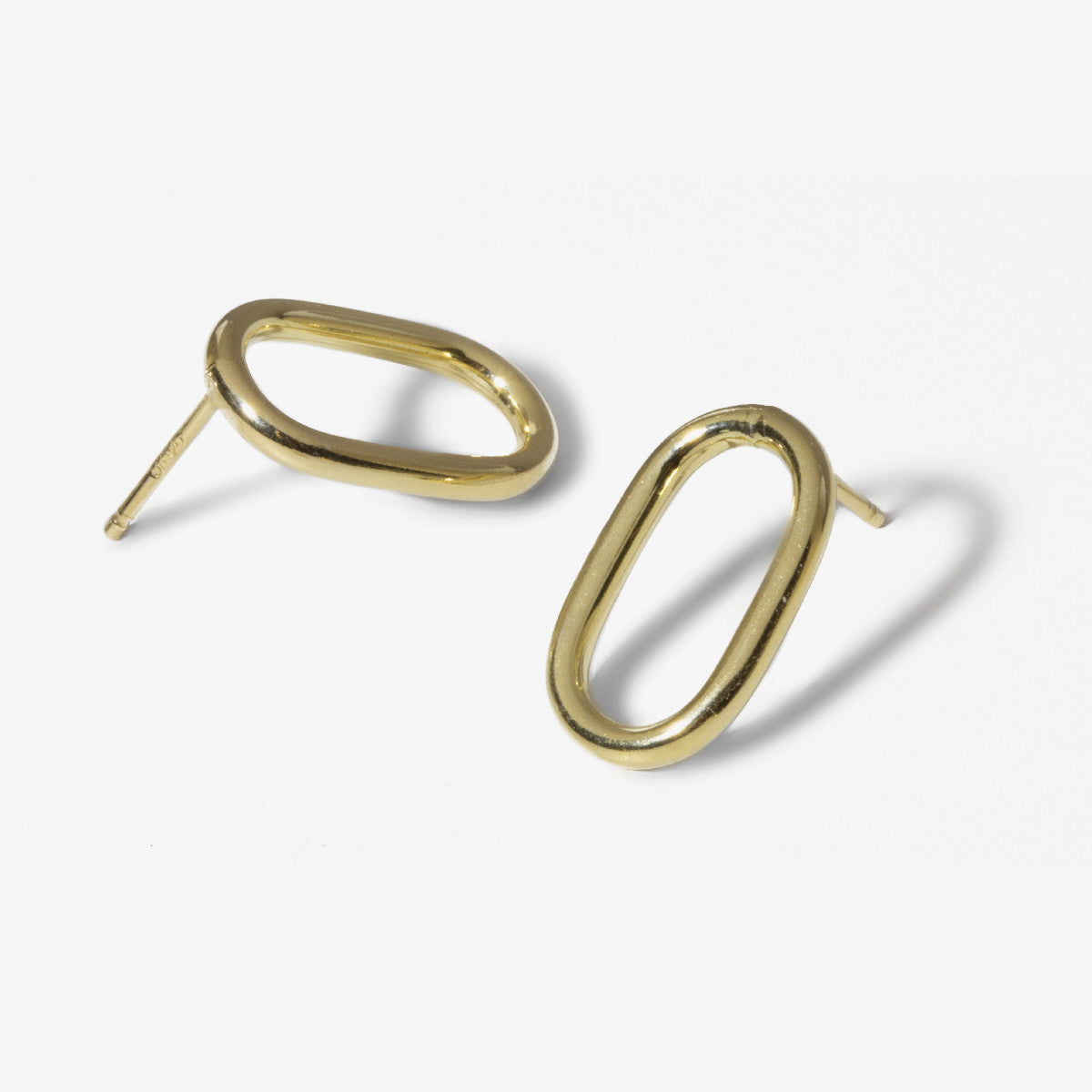 Par de Aros oval de Brava bañado en oro