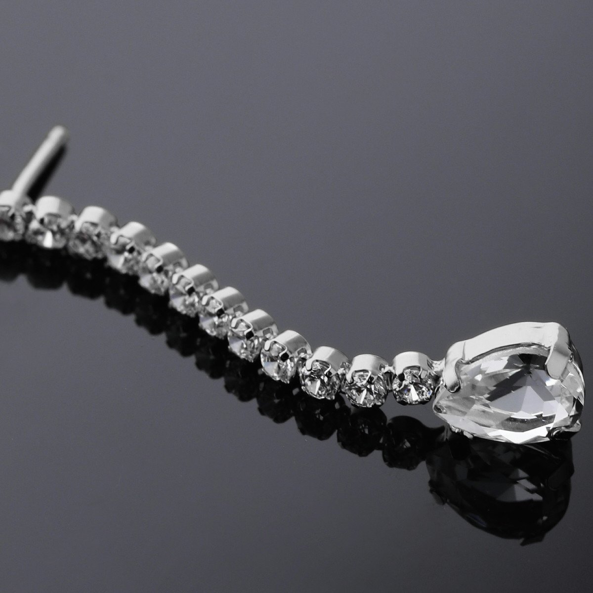 Par de aros circonitas y lagrima de Eunoia elaborados en plata