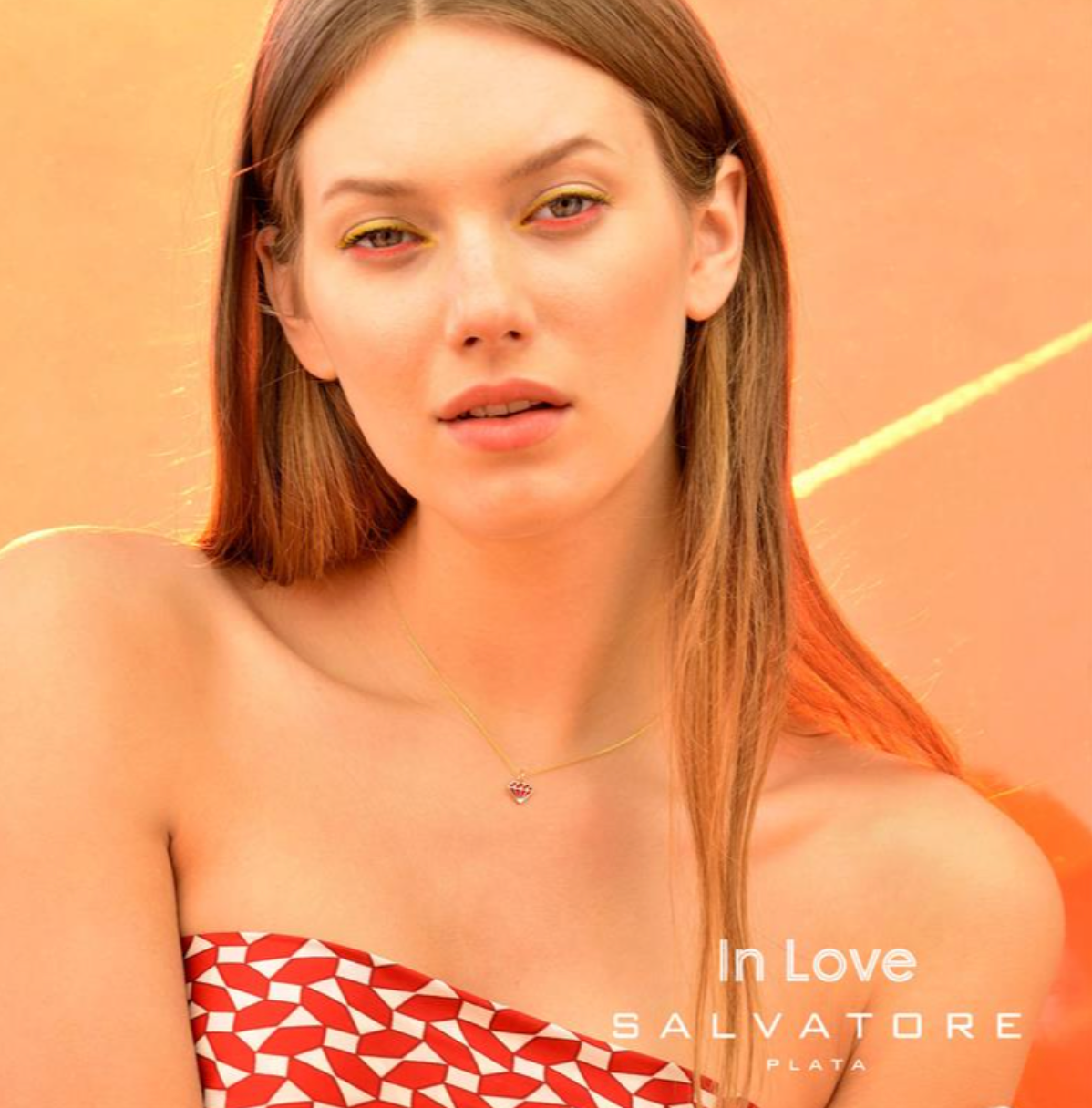 Collar Plata bañado en Oro 18k forma Diamante con esmaltado.