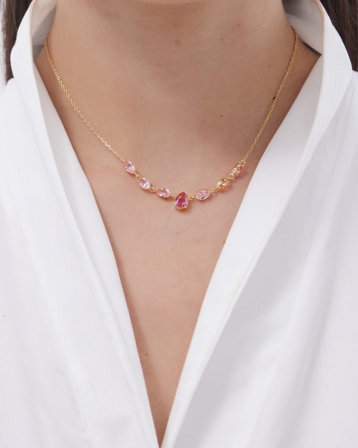 Collar corto Eau con cristal rosa en Plata baño Oro
