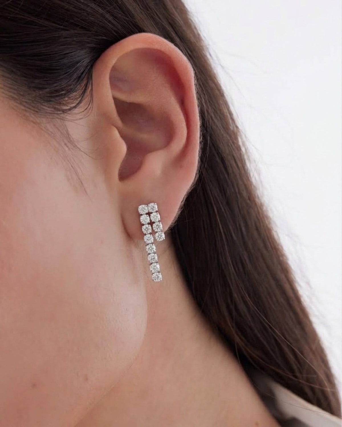 Par de aros cortos Move con cristales
riviere blancos en Plata (Baño de rodio)