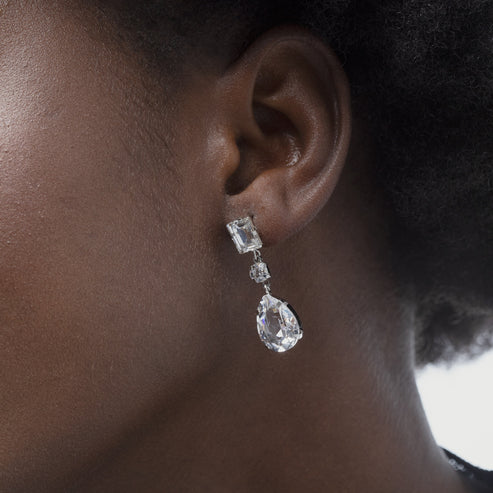 Par de Aros largos lágrima cristal en Plata baño rodio de Diana Crystal