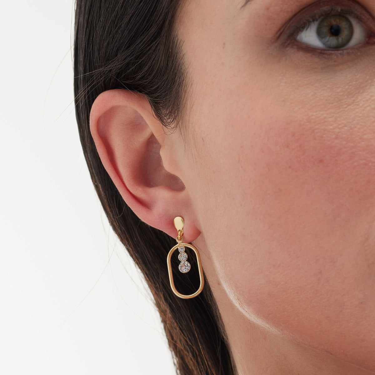 Par de Aros cortos óvalo Buenos Días
con cristal en Plata (Baño de oro
18k)