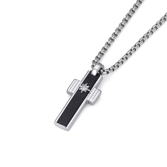 Collar con colgante de cruz en acero y placa PVD negra con Estrella Polar