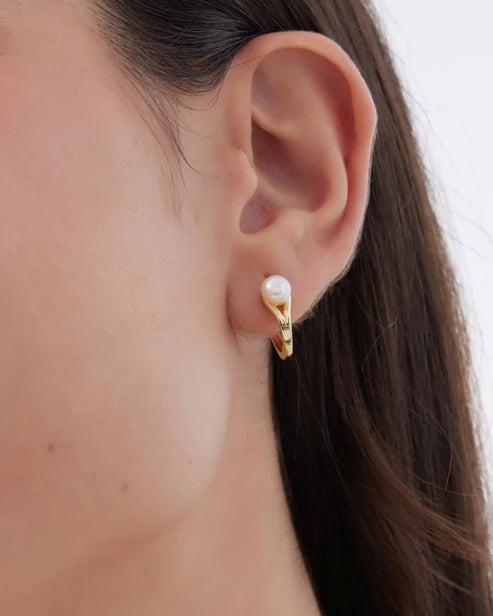Par de aros click Solene con perla cultivada en Plata baño Oro