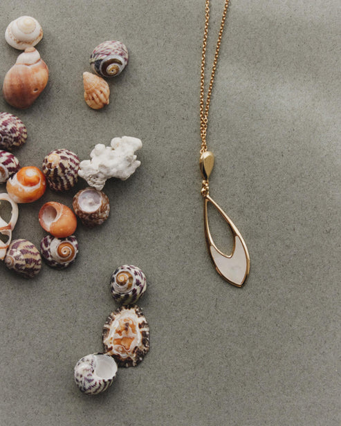 Collar largo lágrima Mum's Break nácar Baño de oro 18k