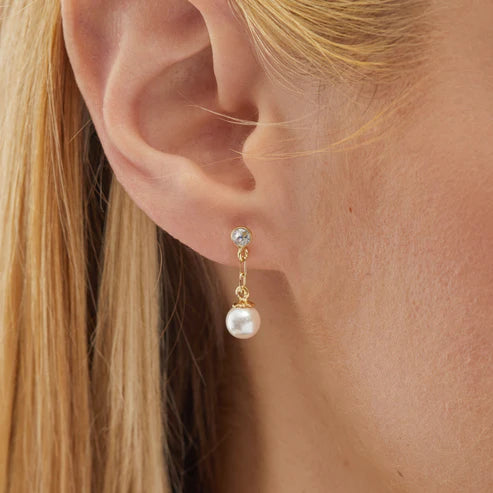 Par de Aros cortos cristales y perlas blanco en Plata de Mother Baño de oro 18k