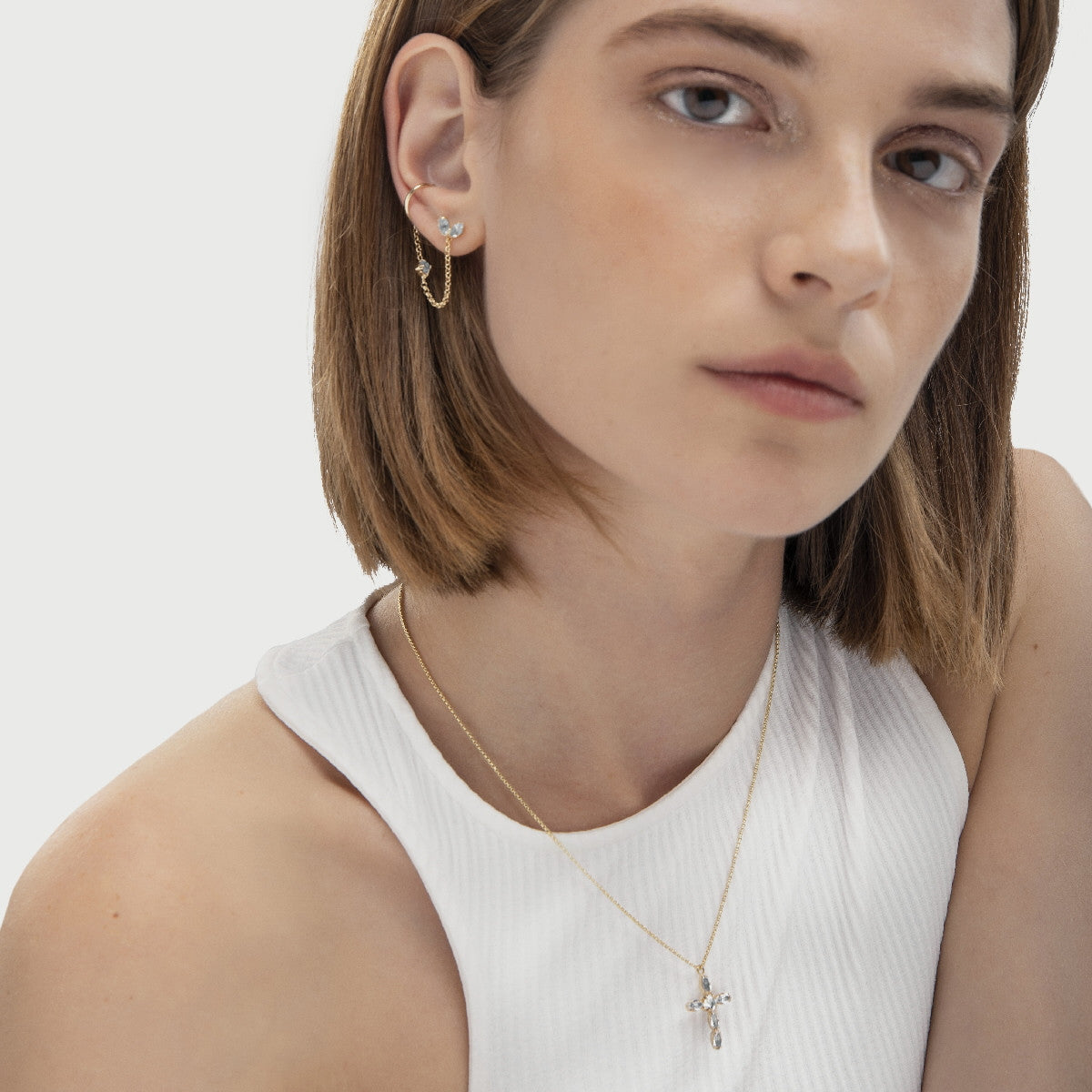 Collar Cruz Crystal Arisa Oro