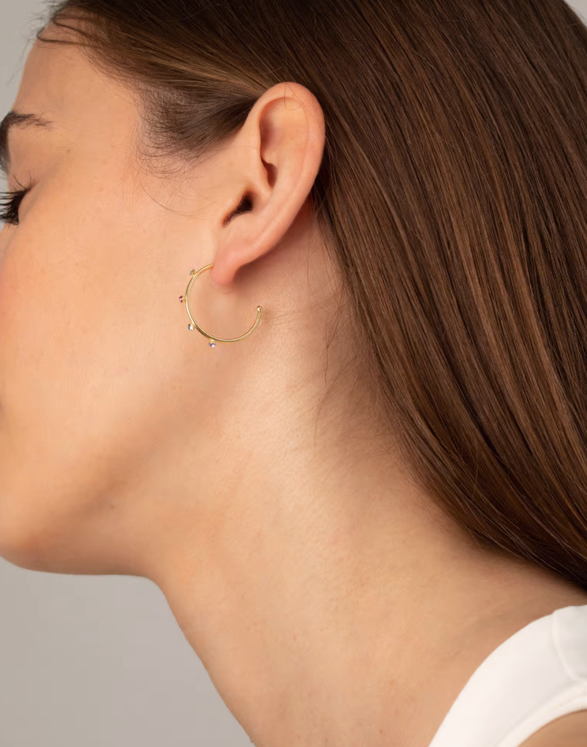 Par de Aros Multicolor de Iris bañados en Oro con Cristales