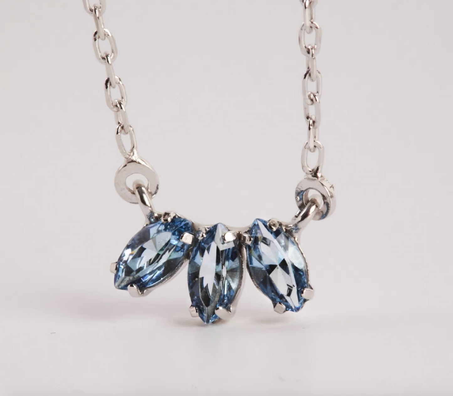 Collar cristal aquamarine de Las Estaciones elaborado en plata.